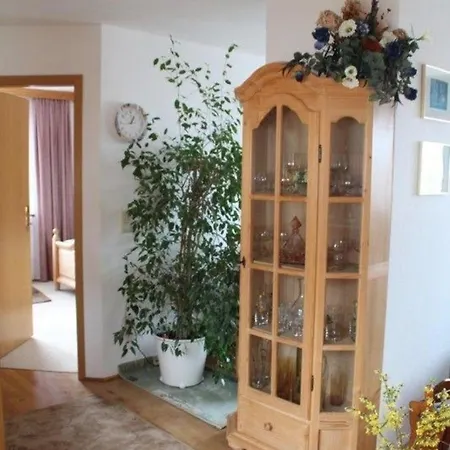 Grosse In Mit Garten, Terrasse Und Grill Und Panoramablick