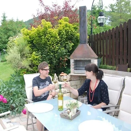  Grosse In Mit Garten, Terrasse Und Grill Und Panoramablick *
